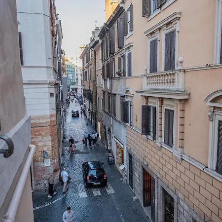 By The Colosseum - White Chic Flats 罗马