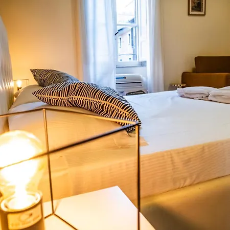 By The Colosseum - White Chic Flats 公寓 罗马