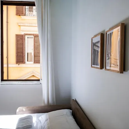 By The Colosseum - White Chic Flats * 罗马