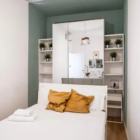 By The Colosseum - White Chic Flats * 罗马