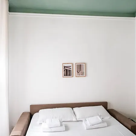 By The Colosseum - White Chic Flats * 罗马